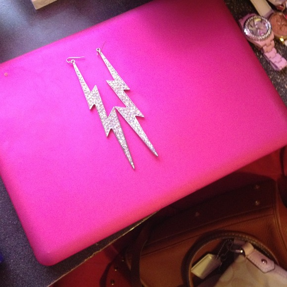 Lighting blot earrings