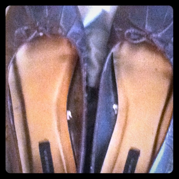 I'm selling dress shoes