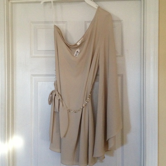 Dress with chain