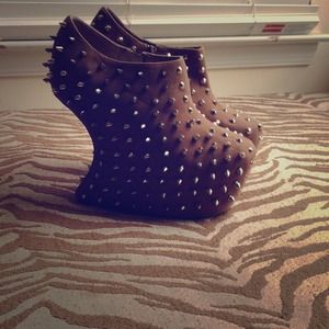 Beige Heel-Less Wedges