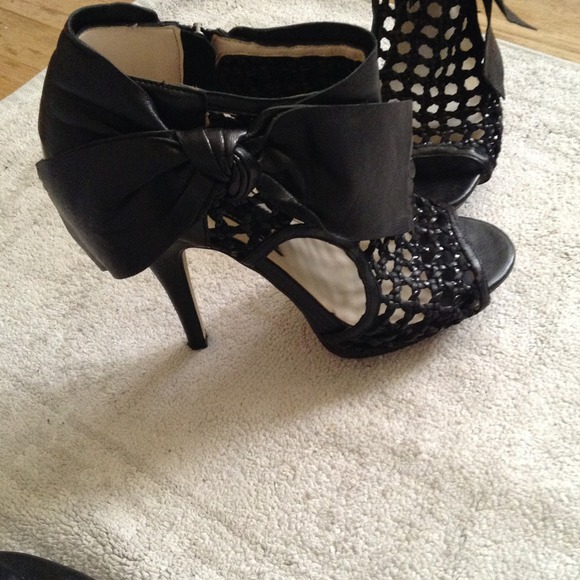 Boutique9 Caged peep toe heels - Picture 3 of 4