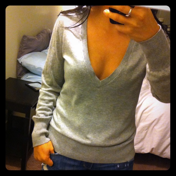 @@SOLD@@ Banana republic deep vneck