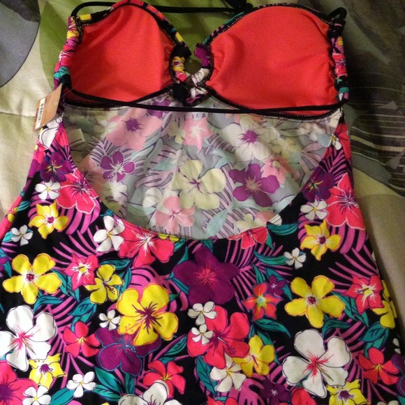 🚫SOLD🚫Swim Top - Picture 3 of 3