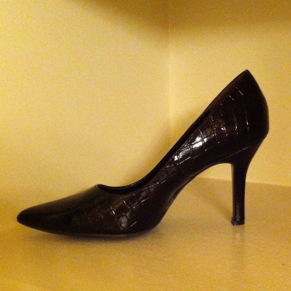 Bronzed black heels