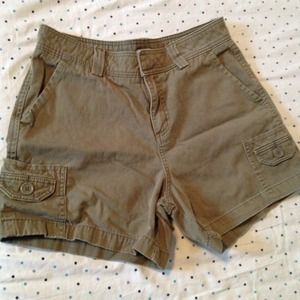 A Lee brand khaki short for summer wear!