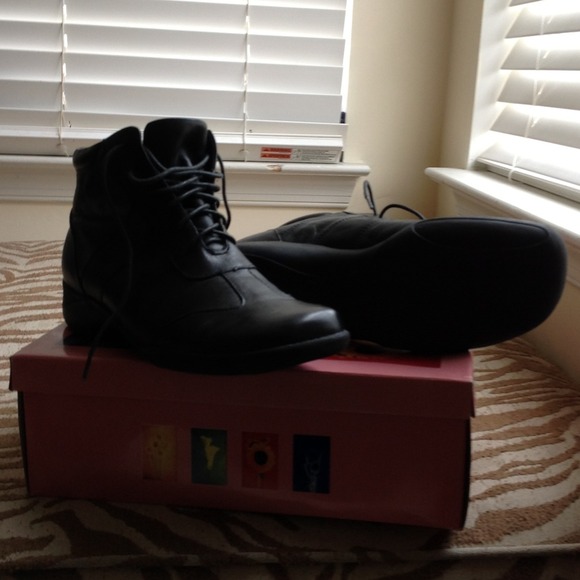 Boots - Picture 2 of 3