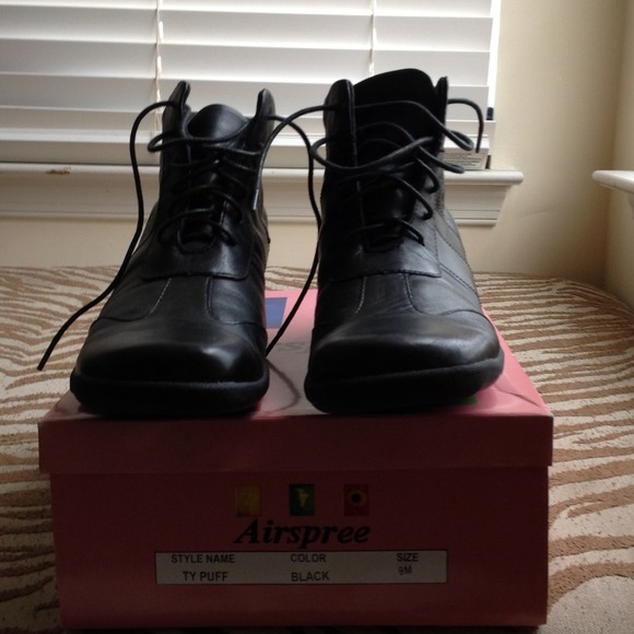 Boots - Picture 3 of 3