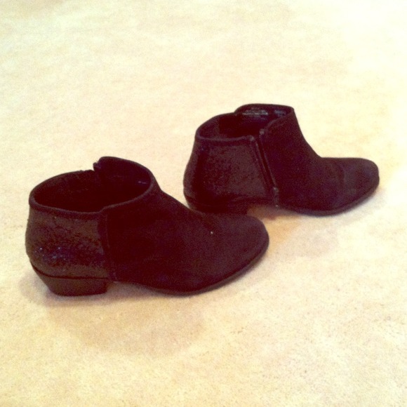 (Sold) Steve Madden crop booties