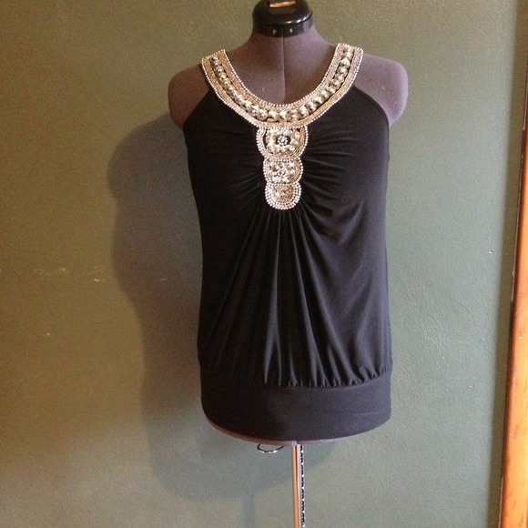 SOLD IN BUNDLE@mjcloset  sparkly tank. So cute