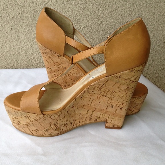 New Elizabeth & James Wedges with Cork Heel - Picture 2 of 4