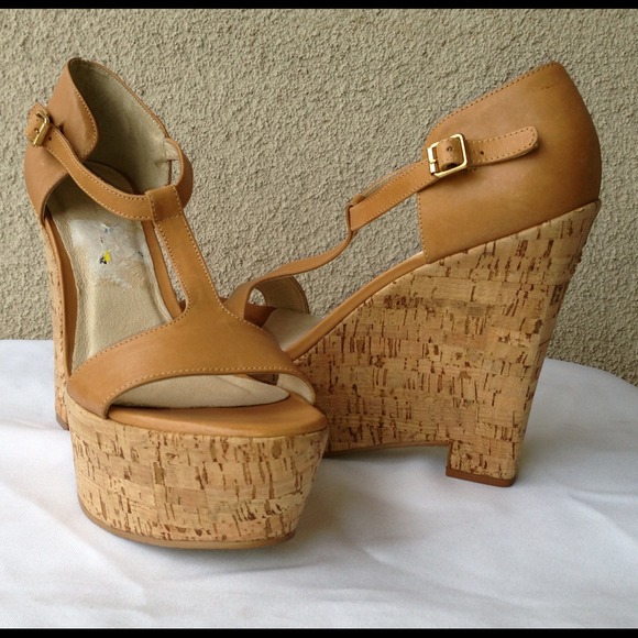 New Elizabeth & James Wedges with Cork Heel - Picture 4 of 4