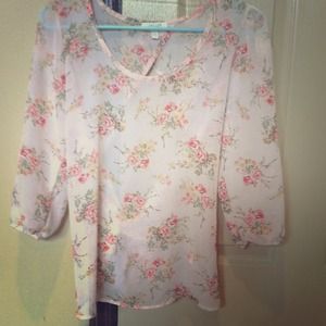 3/4 sleeve cut out flow top