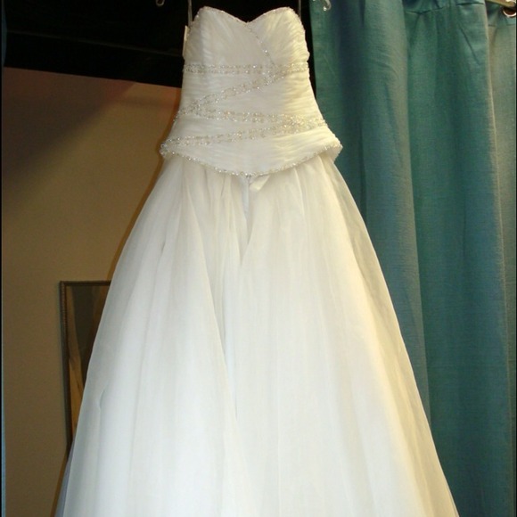 Maggie Sottero Wedding Gown. Size 10 -Style #0905S