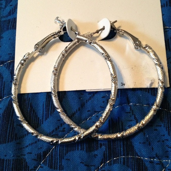 $$$Sold in bundle! Lovely hoop earrings!