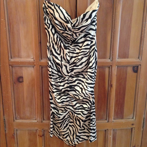 Size 5/6 cocktail dress. Satin w ruching