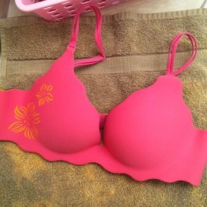 Victorias Secret embrace push up bra