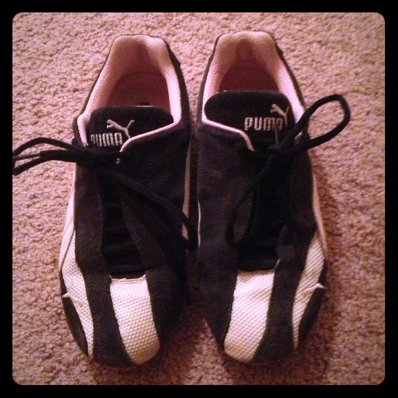 SOLD****PUMA Tennis Shoes! 6 1/2!!