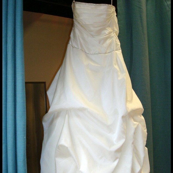 Jasmine Couture Wedding Gown. NWT Size 10 Reduced!