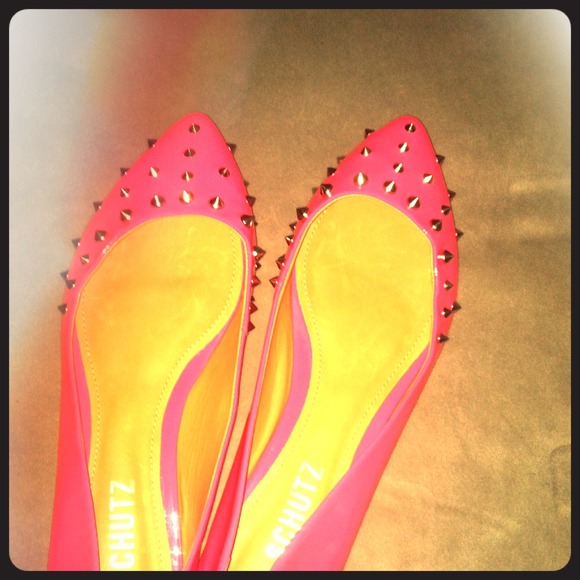 Schultz coral flats with silver spikes.