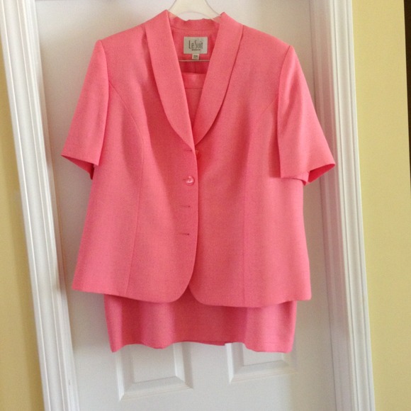 Le Suit 2pc skirt set