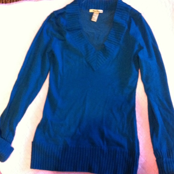 *sold in bundle   Teal Forever 21 sweater