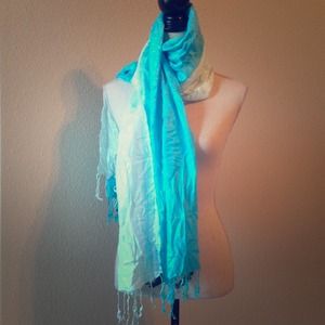 NWT OMBRÉ BLUE FRINGE SCARF