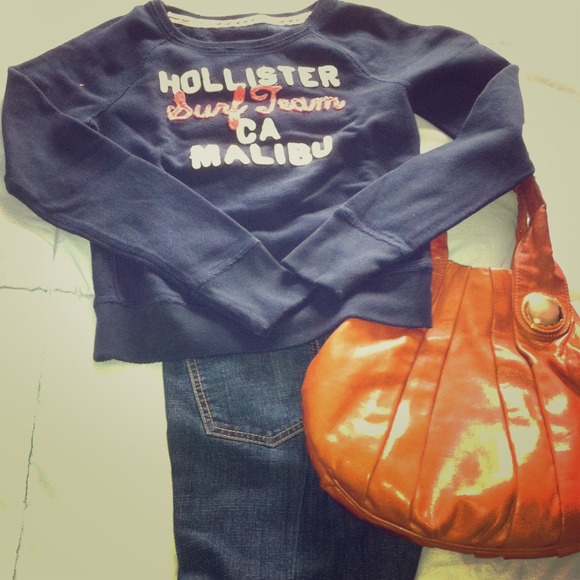 🚫SOLD - HOLLISTER NAVY CREW NECK SWEATSHIRT🚫
