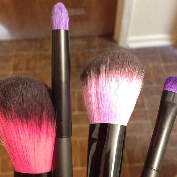 Accessories - 4 pink and purple brush set