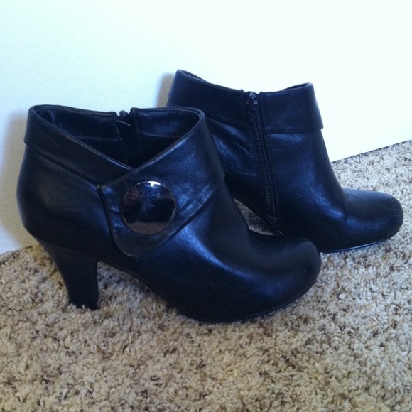 Heels - Picture 2 of 3