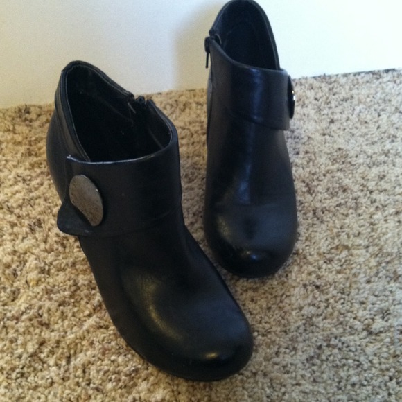 Heels - Picture 3 of 3