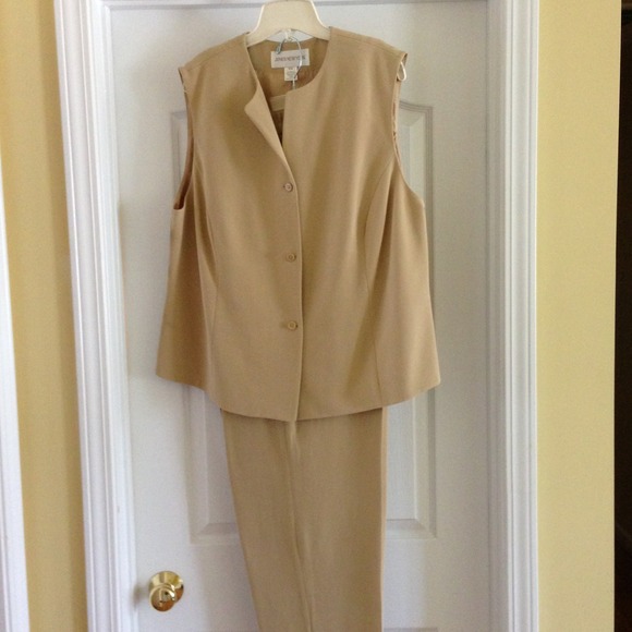 Short sleeve 2pc pant suit