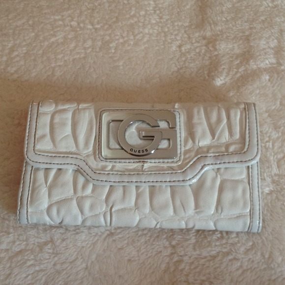 🚫SOLD IN BUNDLE TO @jenmanso🚫Guess Wallet