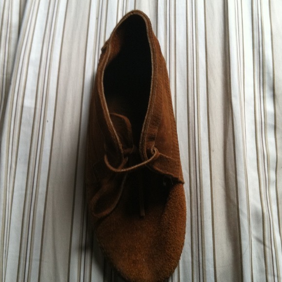 Minnetonka suede moccasins like brand new!!