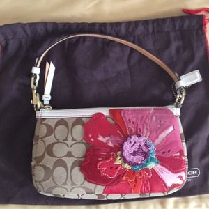 *Reserved Uyen* Coach signature with appliqué