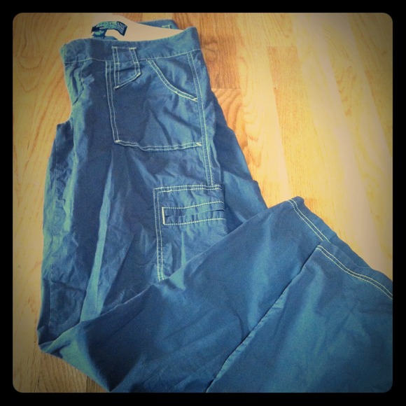 SOLD!Olive green Guess cargo pants