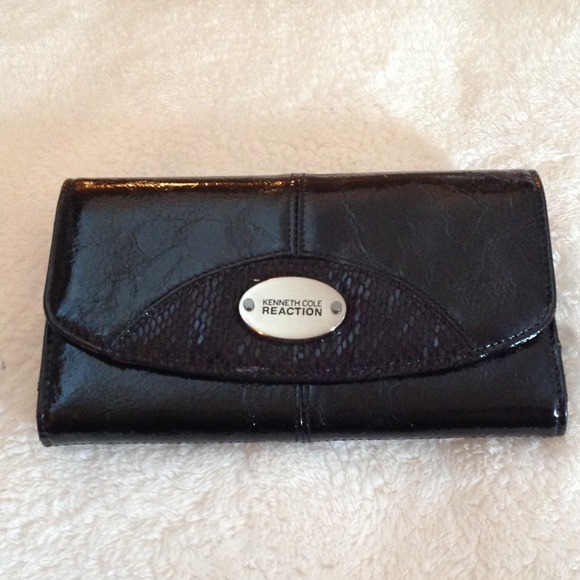 🚫Bundle - Sold🚫 Kenneth Cole Reaction Wallet
