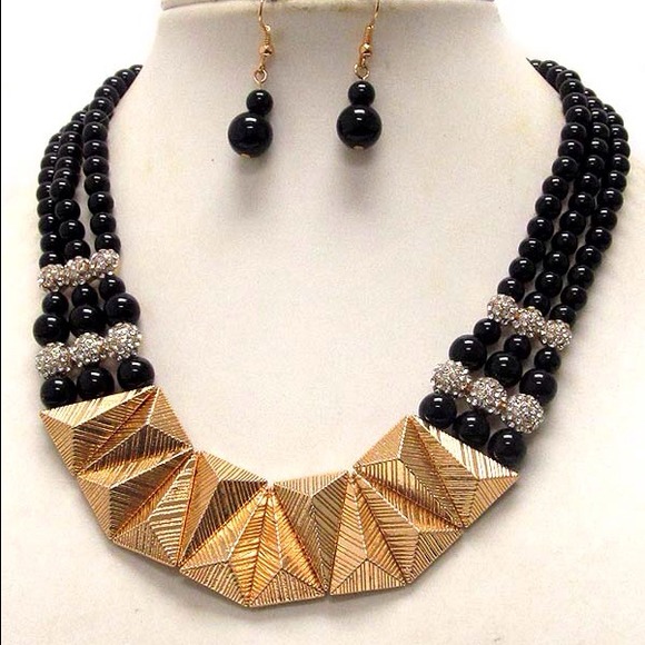 Black and gold set