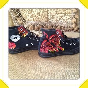 Boy's Converse Chuck Taylor Shoes Sz 2