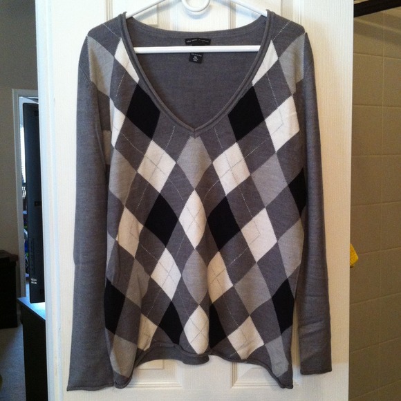 ****Sold in Bundle**** New York & Company Sweater