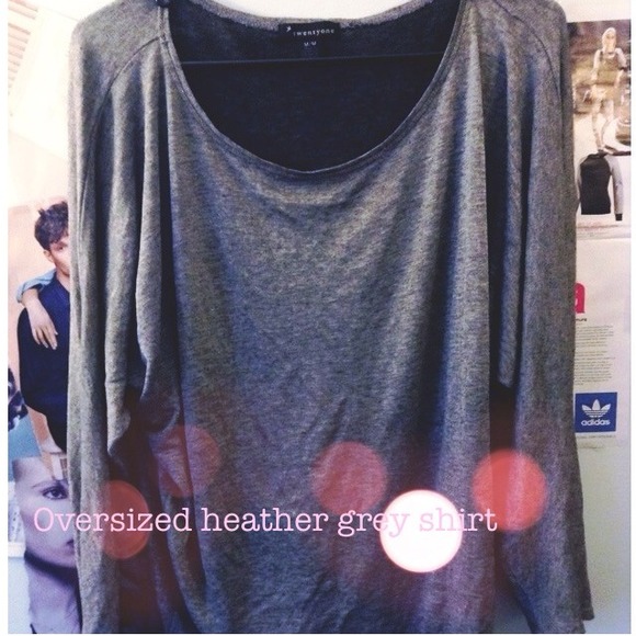 Loose fit heather grey shirt 👕🌟😘. Bundle deal