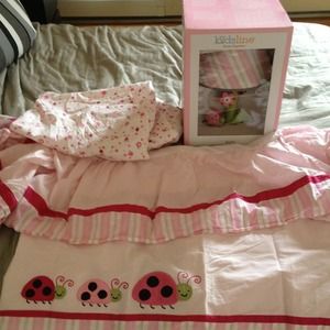 Pretty crib set on hold