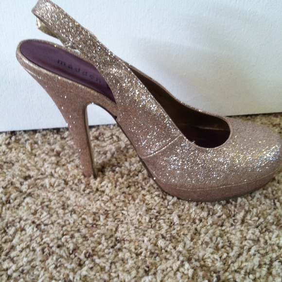 Heels - Picture 3 of 4