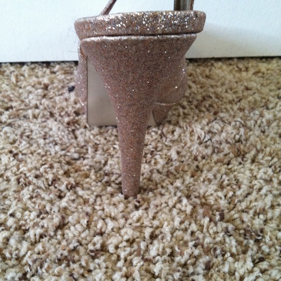 Heels - Picture 4 of 4