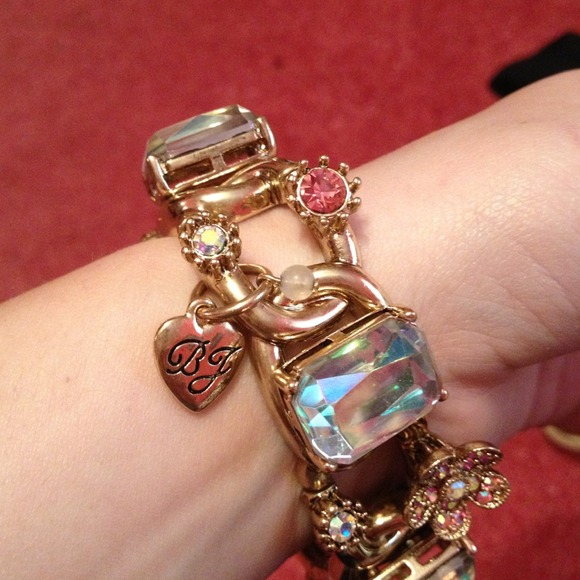 💎Betsey Johnson Bracelet🎀 - Picture 2 of 2