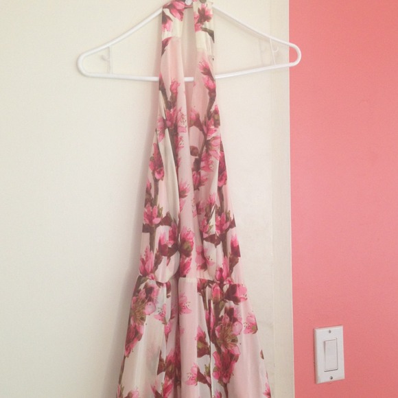 Beautiful long dress - Picture 2 of 3