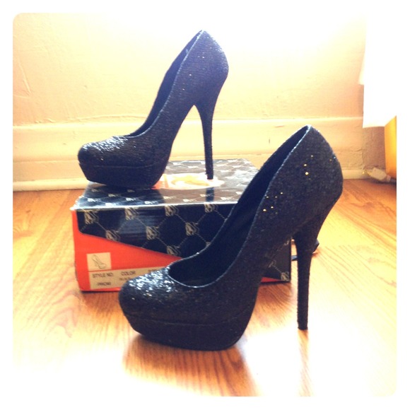 7.5 Shiek shoes.   Reserved