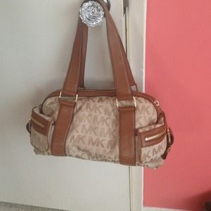 On hold for someone!!!! Michael kors purse