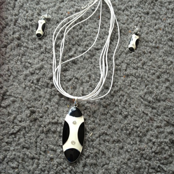 Nice black white jewelry set