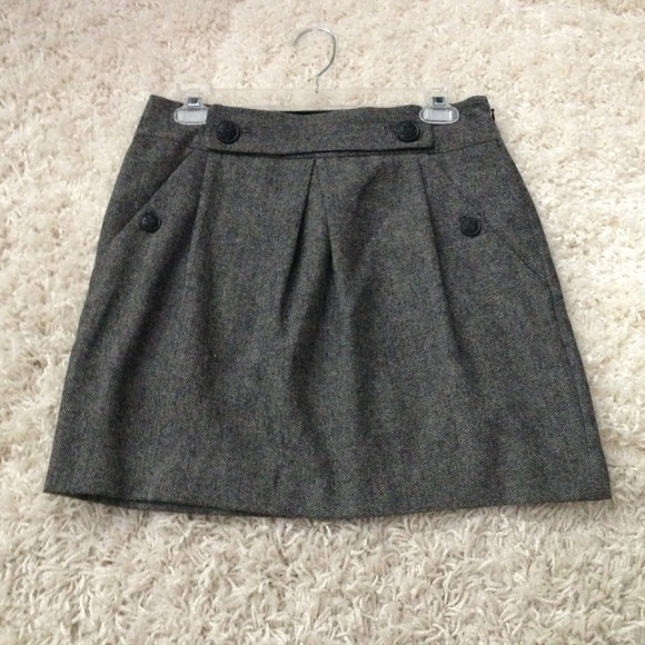 Banana Republic Dresses & Skirts - Banana Republic Black Houndstooth Wool Skirt 2!