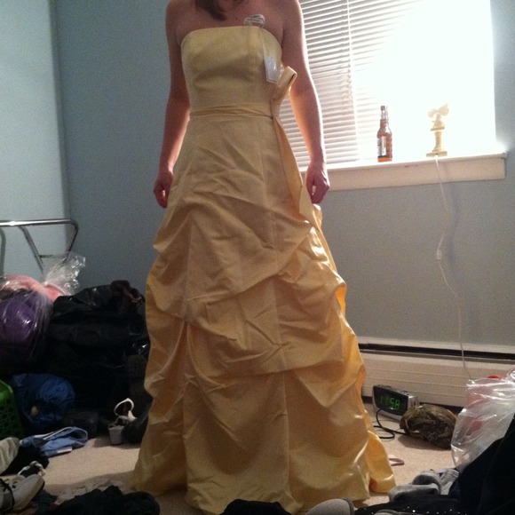 ⭐REDUCED 1/2 off⭐Yellow prom dress NWT